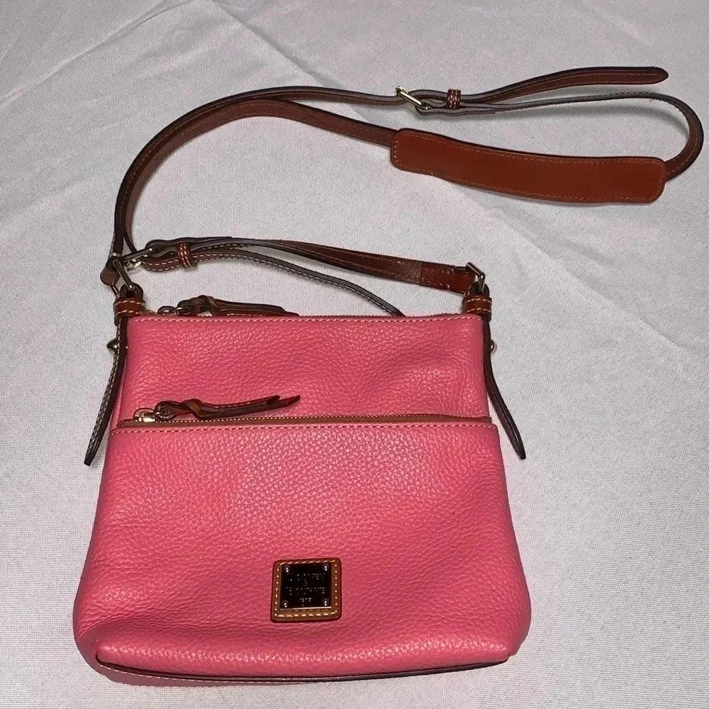 DOONEY & BOURKE Crossbody Purse, Excellent Conditionโฃ๏ธ Bubblegum Pink.